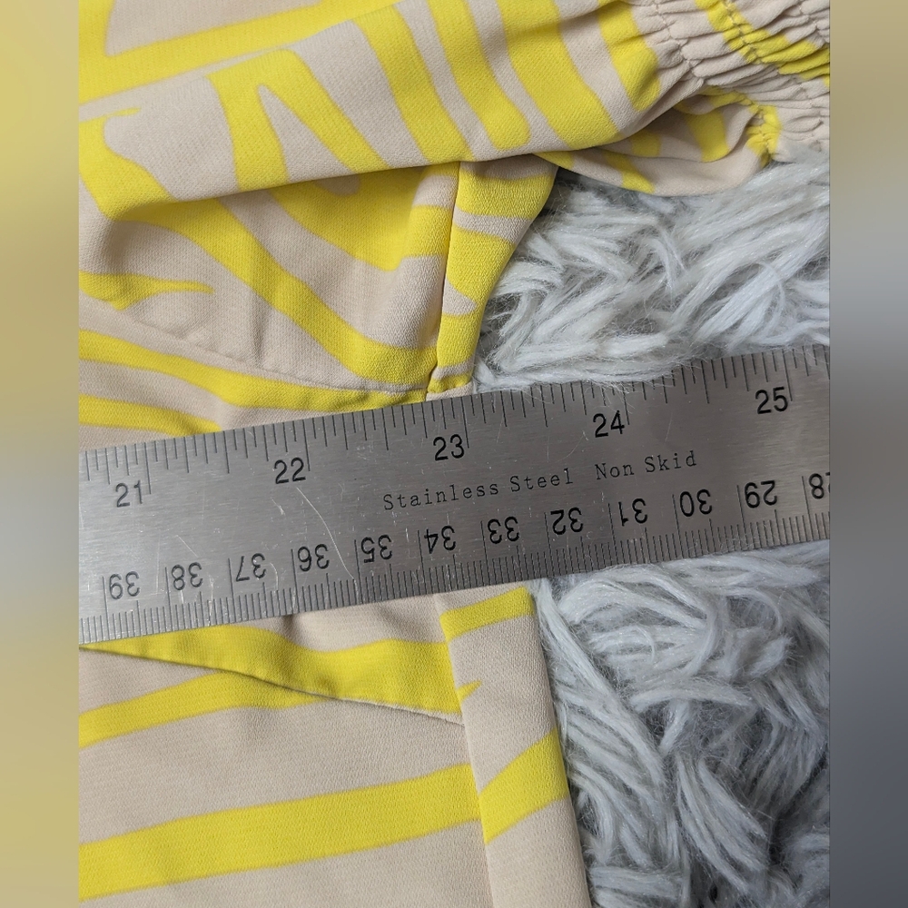 Zebra Animal Print XL Yellow and Tan Puff Sleeve with V-Neck Top - Picture 8 of 9